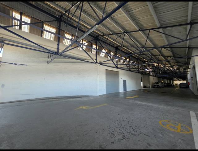 650M² WAREHOUSE TO LET IN PAARDEN EILAND